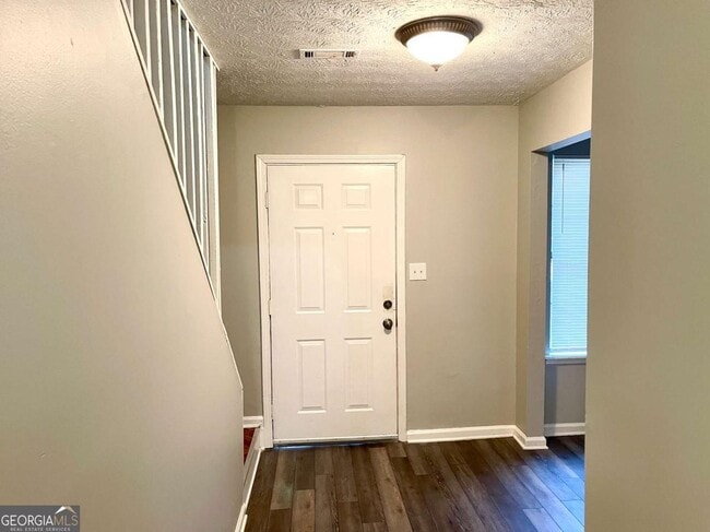 Photo - 616 Woodknoll Ct