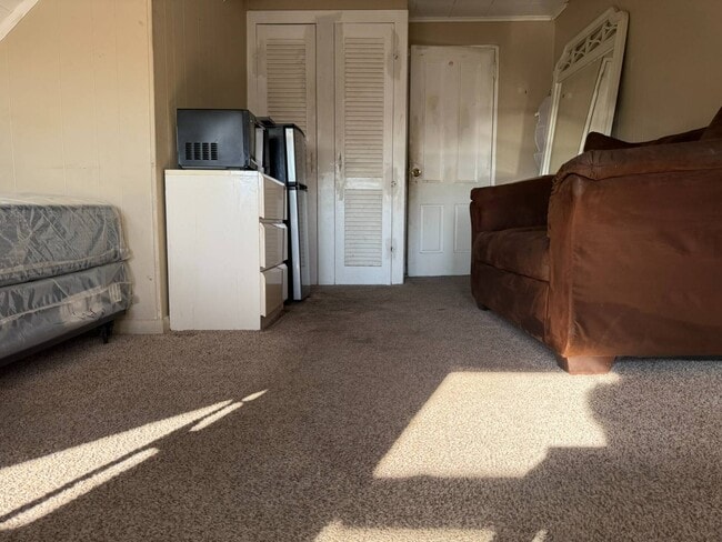 Building Photo - 116 S Penataquit Ave