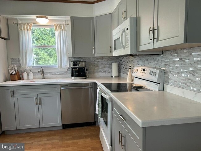 Photo - 138 E 7 Stars Rd