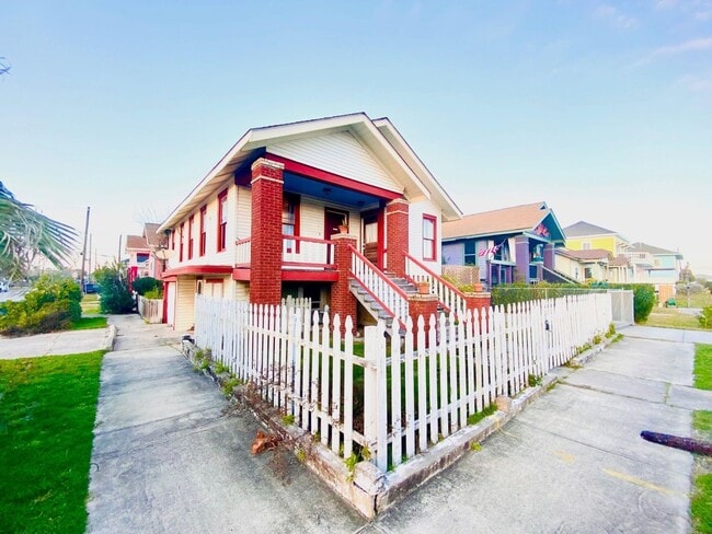 Building Photo - 2528 Avenue Q 1/2 Ave Rental