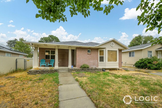 Building Photo - Beautiful Home in Excellent Location.