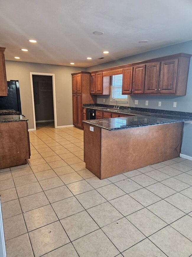 Photo - 5 Bedrooms- 3 Bathroom- House in West Rome!