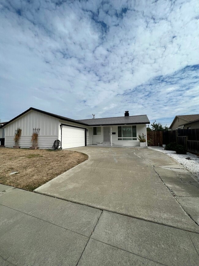 Photo - 40458 Landon Ave