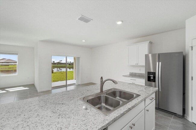 Photo - 925 Dugan CIR SE
