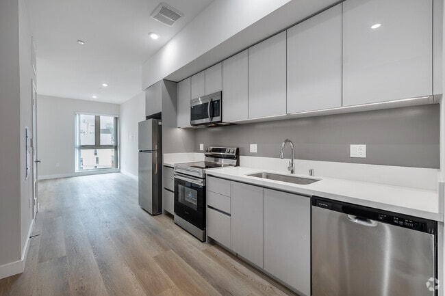1BR, 1BA - 620SF - Kitchen