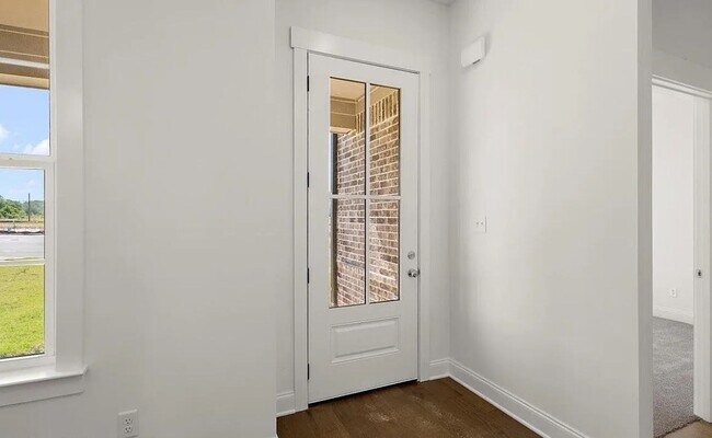 Photo - 660 Bolivar Dr