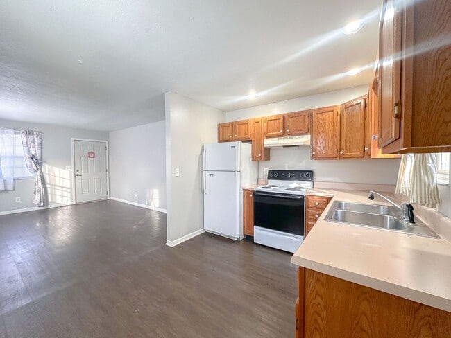 Building Photo - 1340 S Elizabeth St