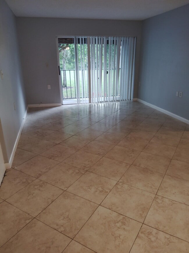 Photo - 1140 Lake Victoria Dr Unit M