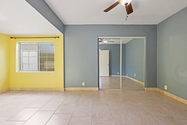 Photo - 3896 Harney St