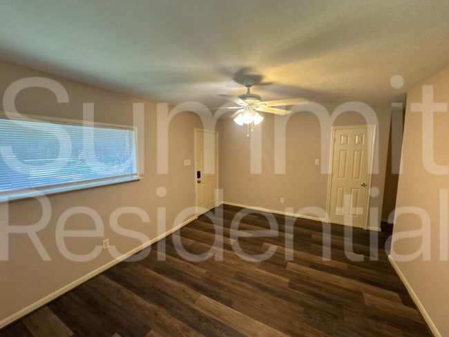 Photo - 4445 Bell St