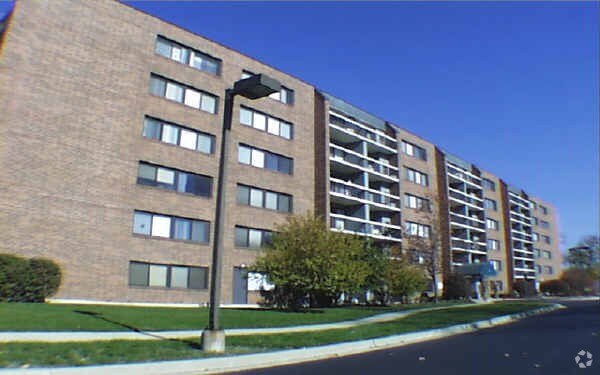 Huntington Grove Condominiums