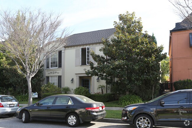 204 South Reeves Drive Apartments - 204 South Reeves Drive Apartments