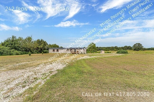 Building Photo - 242 Iron Mountain Rd Rental