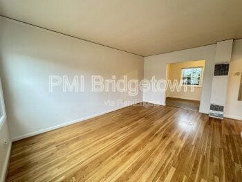 Building Photo - 6520 NE 6th Ave Unit 2