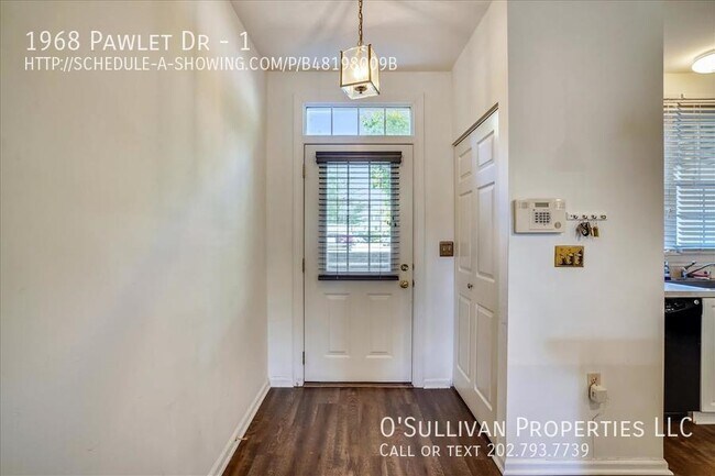 Photo - 1968 Pawlet Dr