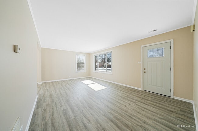 Photo - 17555 Howe Ave