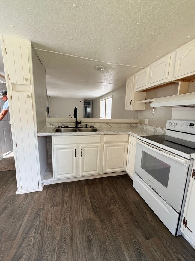 Photo - 315 Thompson Rd