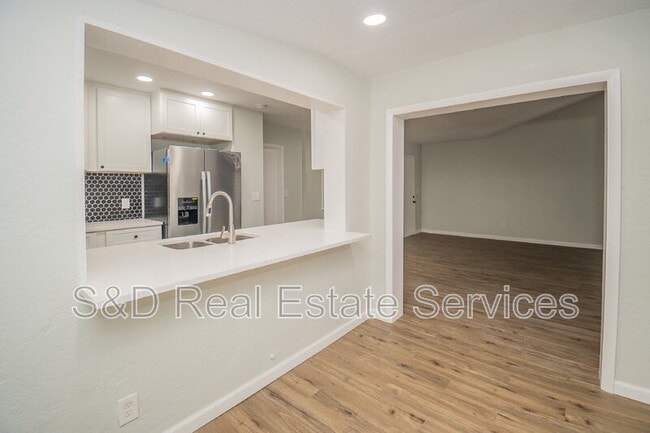 Photo - 304 La Serena St