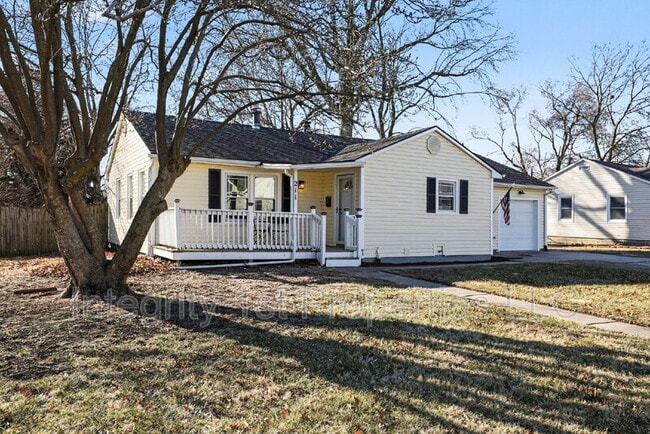 Photo - 211 SE 7th St