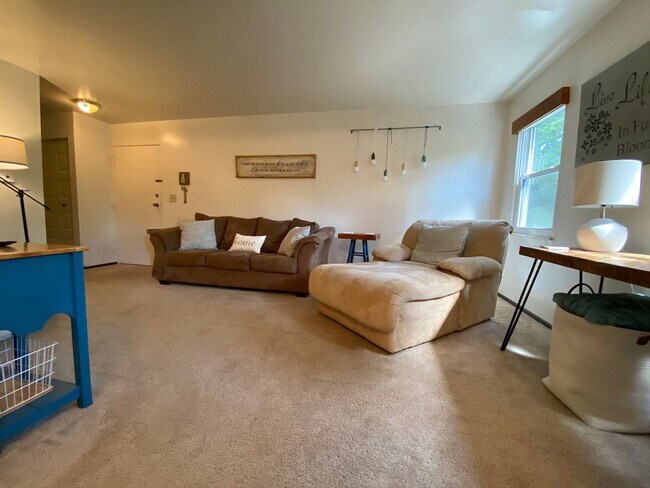 Photo - Beautiful 2 Bedroom Apartment in Prime Bellevue Location! Close to Downtown, Shopping, Dining & M... Unit 315