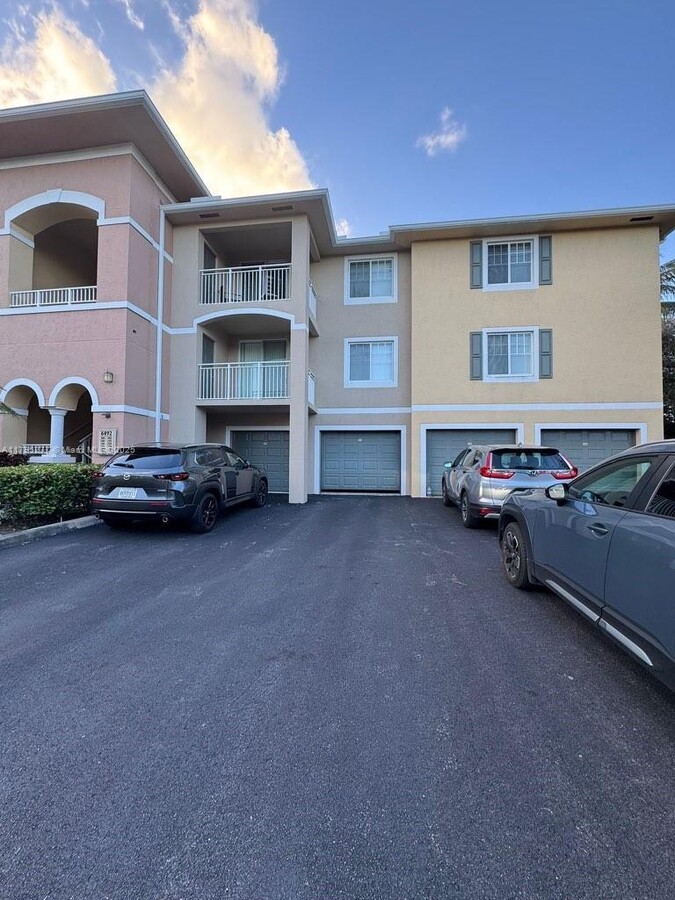Photo - 6492 Emerald Dunes Dr Unidad 305 Rental