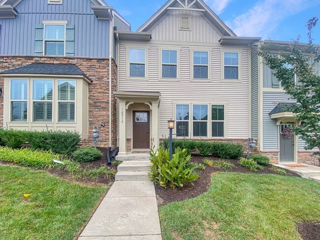 Building Photo - Modern 3-Bedroom in FoxCreek! Rental