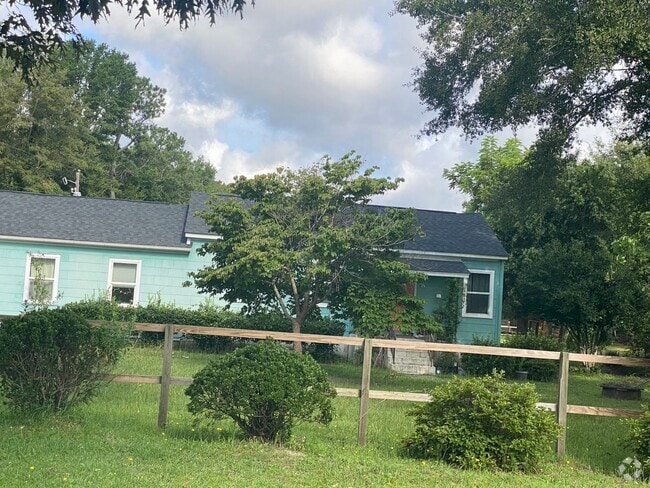 Building Photo - 2405 Scotts Hill Loop Rd Rental