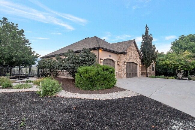 Building Photo - Suncrest — Stunning 4 Bed, 4 Bath Home - SPACIOUS LIVING
