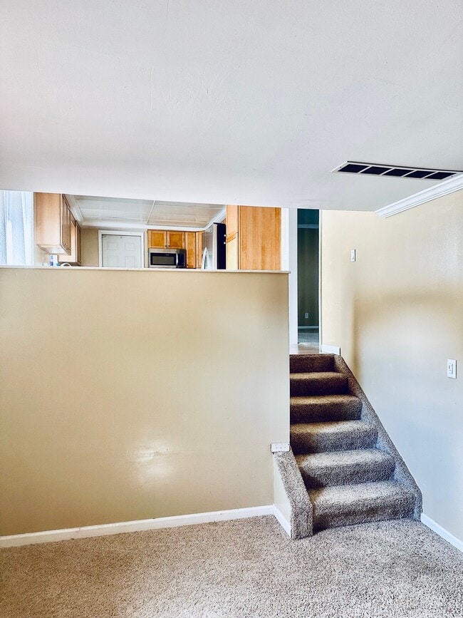 Photo - 5876 Coachmont Dr