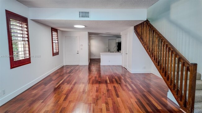 Photo - 1477 Barcelona Way