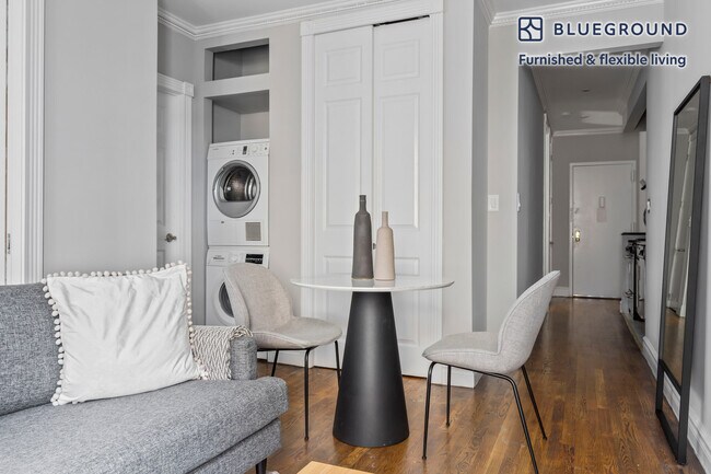 Photo - 336 E 18th St Unit FL3-ID947