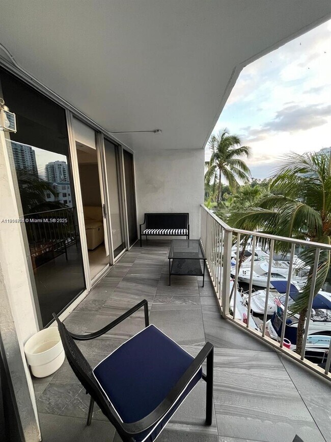 Photo - 1700 NW N River Dr Unit 504