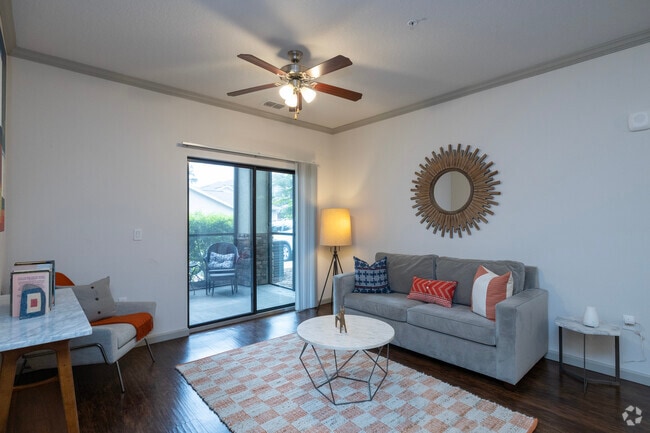 2BR, 2BA - 1,095SF - Living Room