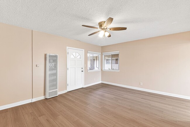 Photo - 1427 W Parade St Unit 03