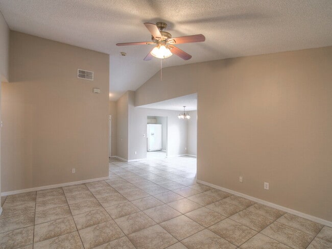 Photo - 1571 Oak Hill Trail
