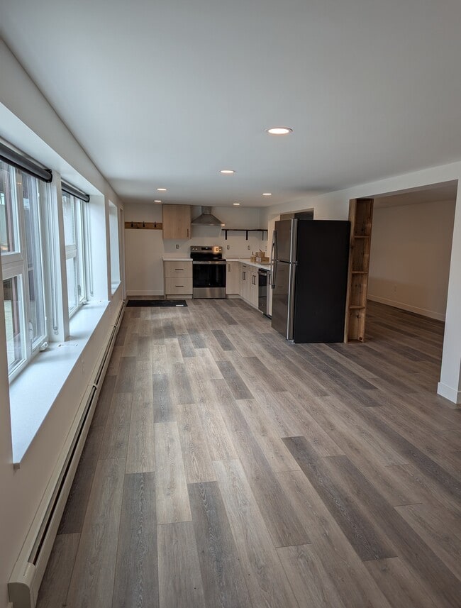 Living Room - 207 6th St Unit C