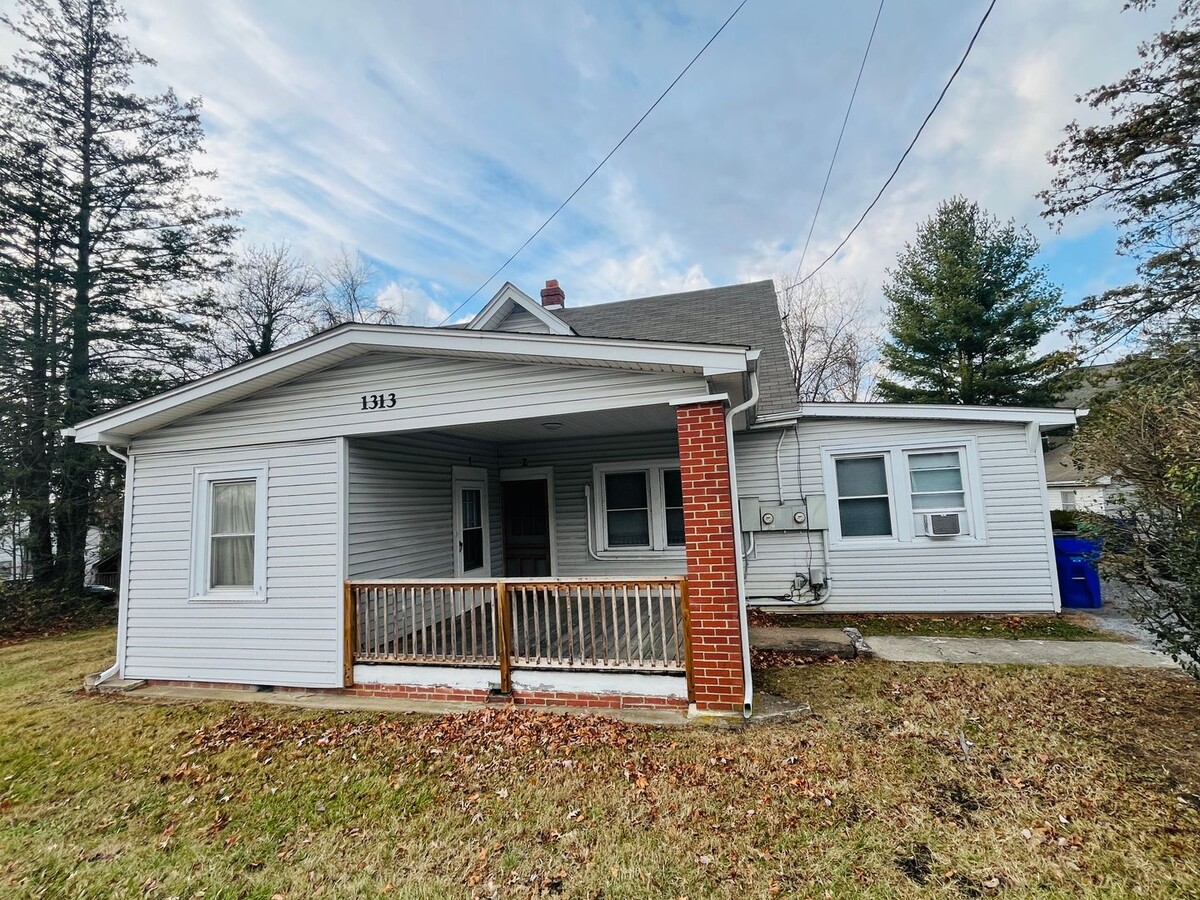 1115DB - 1309-1315 N. Main St. - M - 1115DB - 1309-1315 N. Main St. - M Apartment Unit 1313-1