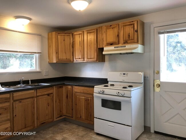 Building Photo - 3904 Northwood Dr Unit #B