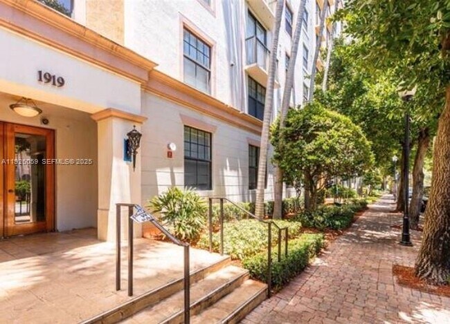 Photo - 1919 Van Buren St Unidad 212A