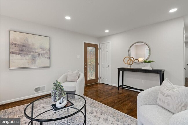 Photo - 2711 Groveton St