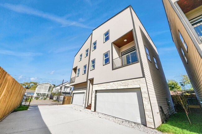 Photo - 1216 D E 34th St