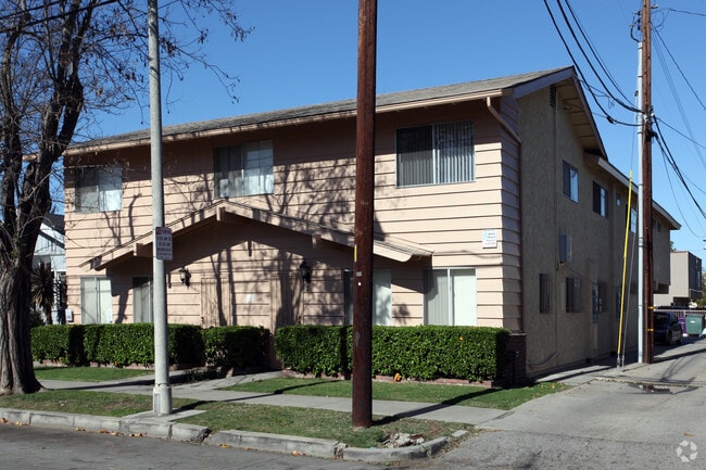 Building Photo - 2415 E 6th St Rental