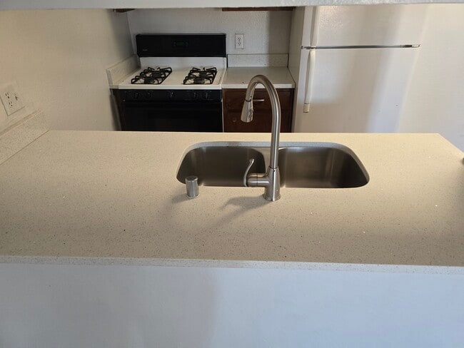 Photo - 684 White Cliffs Dr Unit Apartment A