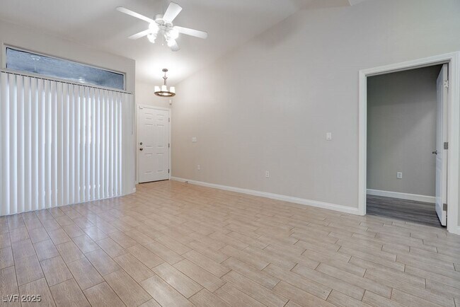 Photo - 2305 W Horizon Ridge Pkwy Unidad 3323