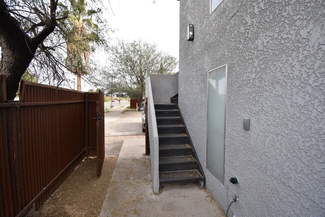 Photo - 152 E 21st St