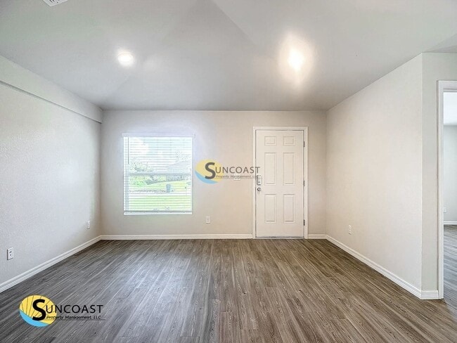 Photo - 27220 Washington St