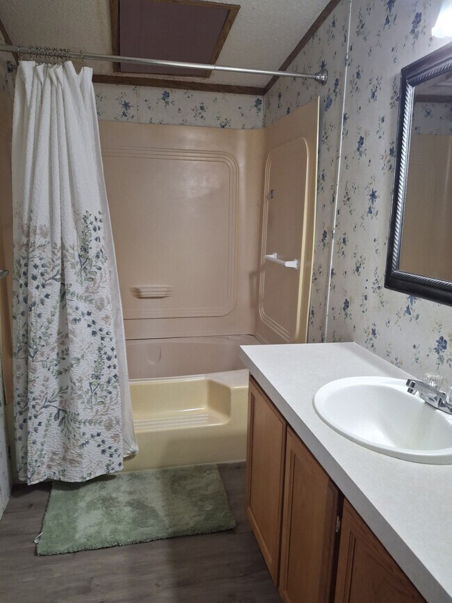 garden tub - master bathroom - 3361 Coykendall Rd