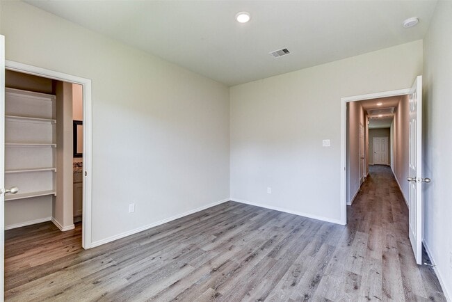 Photo - 409 E Avenue G