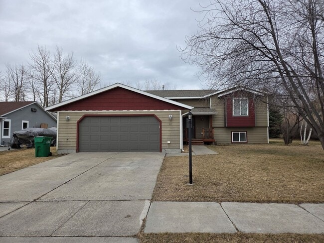 Building Photo - 4 bedroom 2 bath home in Bozeman with double attached garage