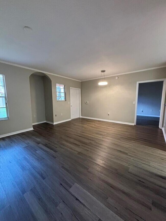 Photo - 2412 Belmont Ln Unidad 2412